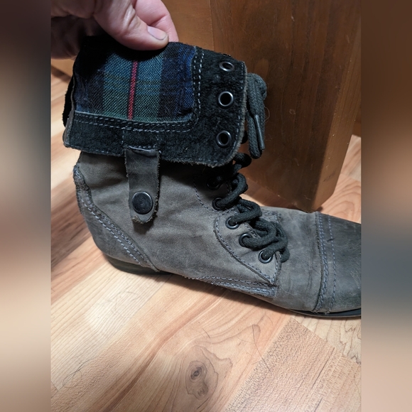 Distressed Steve Madden Roll Down Boots - Picture 5 of 9